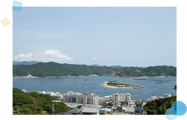 絶景の福良湾を見渡せる館内